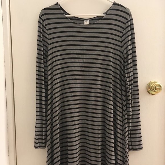 Long-sleeve Black and Gray Swing Dress - Picture 3 of 4